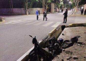 Grave accidente en Chimbas: Motociclista pierde tres dedos tras chocar con un auto