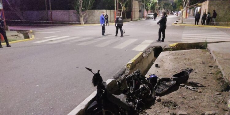 Grave accidente en Chimbas: Motociclista pierde tres dedos tras chocar con un auto
