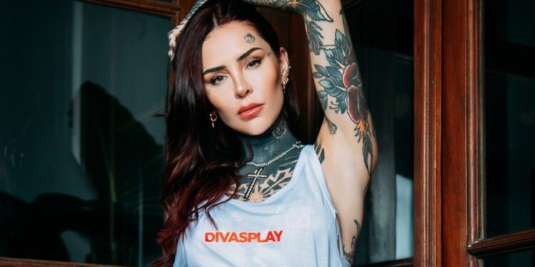 Las impactantes imágenes de Cande Tinelli sobre contenido para adultos