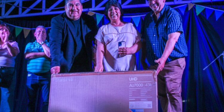 Ullum celebró a sus madres: bingo, premios y mariachis en una fiesta inolvidable