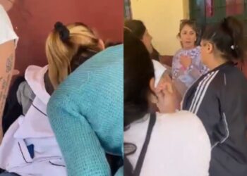 VIDEO: Mamás le pegaron a una maestra por maltratar a sus hijos