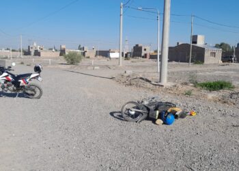 Accidente en Rivadavia: motociclista trasladado al hospital tras fuerte caída
