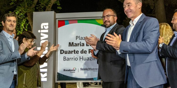Sergio Miodowsky y Fabián Martín inauguran imponente plaza en Rivadavia