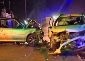 Eran todos policías: Insólito accidente entre dos vehículos llenos de efectivos