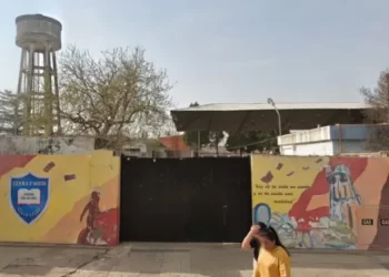 Alumno de escuela nocturna golpeó brutalmente a su profesora y fue detenido