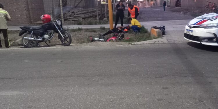 Accidente entre dos motos en Santa Lucía dejó cuatro personas hospitalizadas