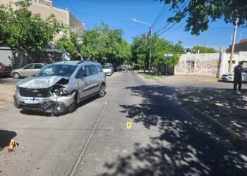 Violento accidente en Capital dejó a una embarazada herida y trasladada de urgencia