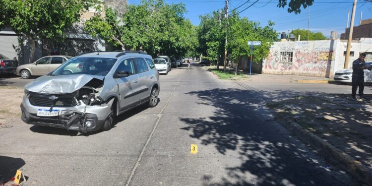 Violento accidente en Capital dejó a una embarazada herida y trasladada de urgencia