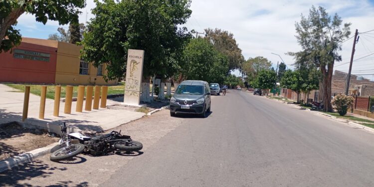 Motociclista hospitalizado tras chocar con un utilitario en Albardón