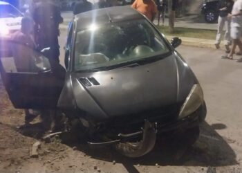 Tenía el triple de alcohol en sangre, conducía, chocó y fracturó a su amigo