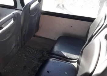 Una joven recibió un piedrazo en el rostro mientras viajaba en colectivo en San Juan