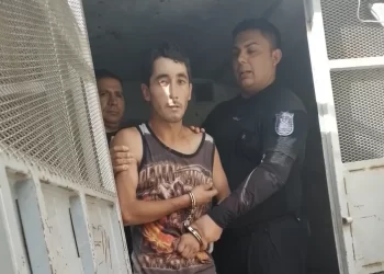 Atrapado in fraganti: robó una cubierta y lo detuvieron mientras huía en bicicleta