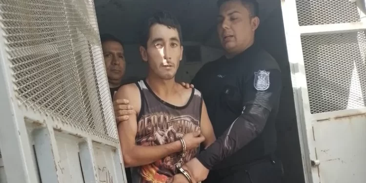 Atrapado in fraganti: robó una cubierta y lo detuvieron mientras huía en bicicleta