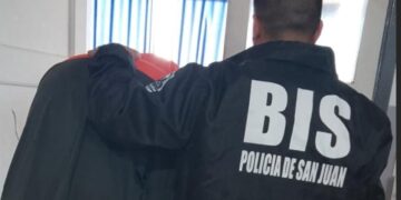 Detienen a dos personas y recuperan dinero e indumentaria robada
