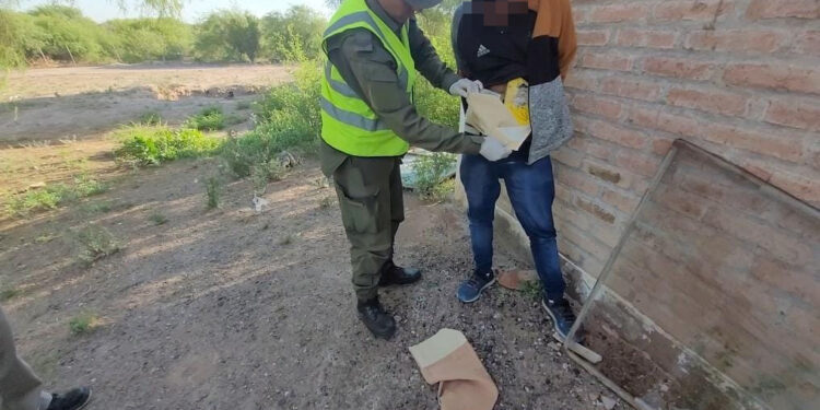 Detienen en 25 de Mayo a un narco con cocaína pegada en su cuerpo