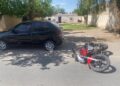 Impactante accidente en Chimbas: Una moto chocó contra un auto estacionado