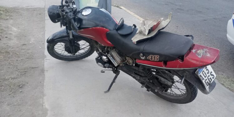 Rawson: violento choque entre una moto y un auto deja un hombre hospitalizado