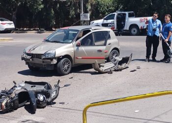 Violento choque en Rawson dejó a un hombre con fracturas graves