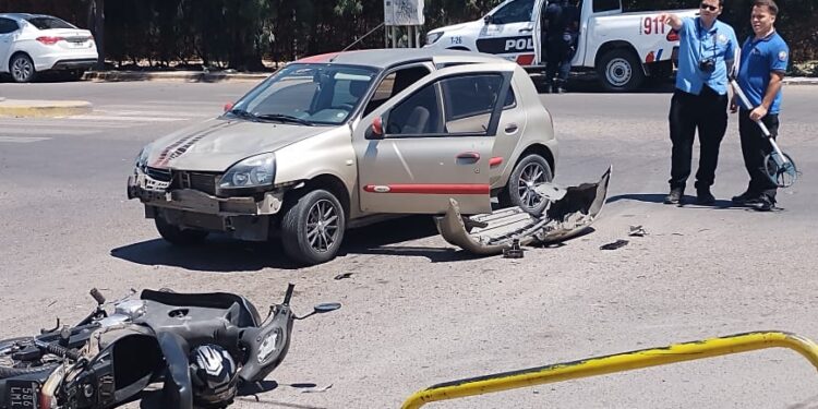 Violento choque en Rawson dejó a un hombre con fracturas graves