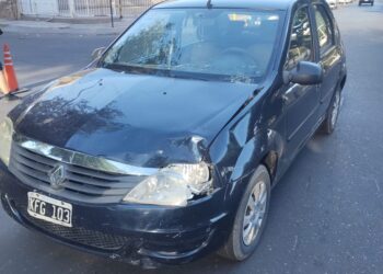 Violento choque: Una mujer sufrió fractura expuesta y su hijo escoriaciones