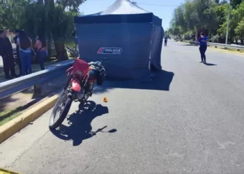 Descompensación fatal: Identifican al hombre que murió al caer en su moto