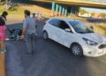 Violento accidente en Santa Lucía: motociclista herida tras chocar con un auto