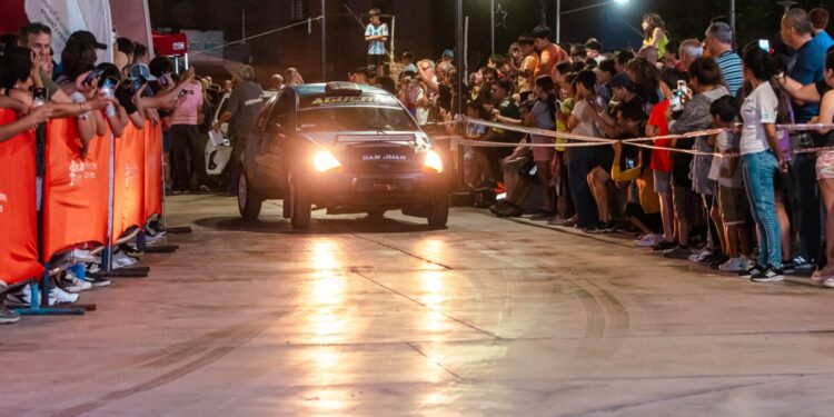 Arrancó el Zonda Rally Show con una noche de fiesta en el Parque de Rivadavia