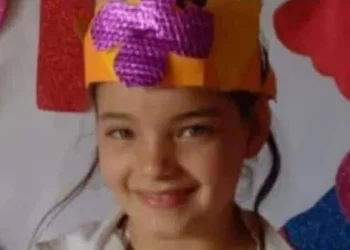 Encuentran a una niña de 8 años agonizando cerca de su casa