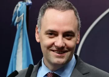 Mirtha Legrand cruzó a Manuel Adorni por los “modales” de Javier Milei