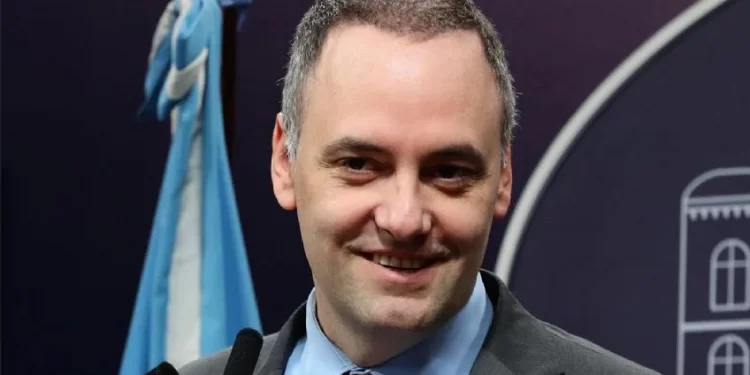 Mirtha Legrand cruzó a Manuel Adorni por los “modales” de Javier Milei