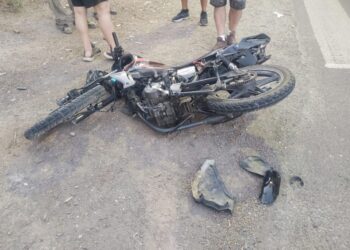 Accidente en San Martín: choque entre una moto y un auto dejó un herido