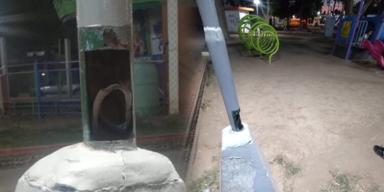 Le dio un golpe de corriente a un niño por cables expuestos en la plaza de Caucete