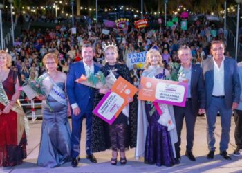 Mónica Bontempo y Nelida Correa son la Reina y Virreina de las Personas Mayores