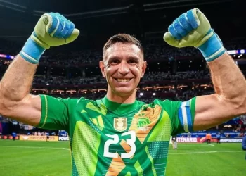 Dibu Martínez ganó el premio The Best al mejor arquero del mundo