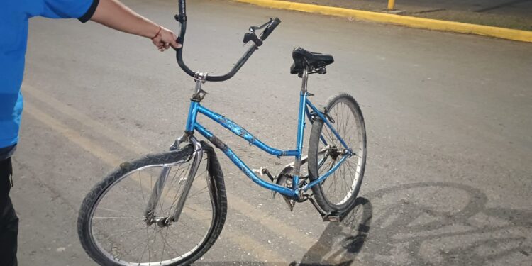 Accidente en Rawson: ciclista queda grave tras ser embestido por un camión