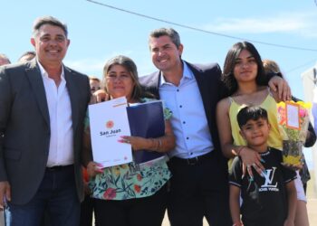 Orrego cerró el año con más de 1.000 viviendas entregadas