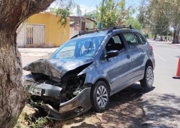 Pocito: Una mujer chocó con un árbol y terminó hospitalizada