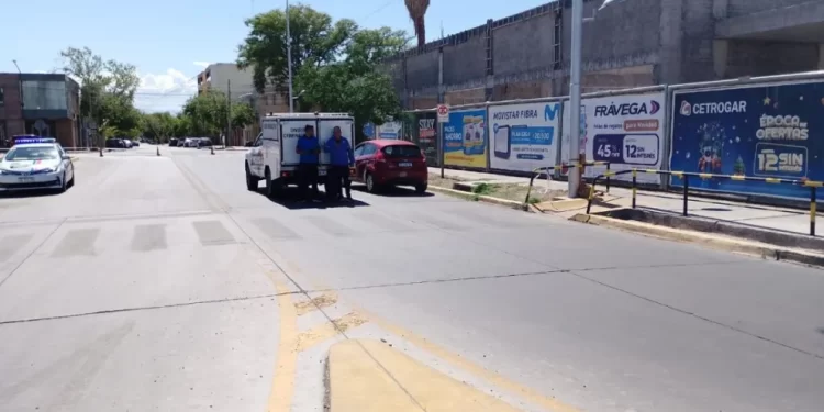 Ciclista falleció en Capital tras impactar con un auto en Conector Sur