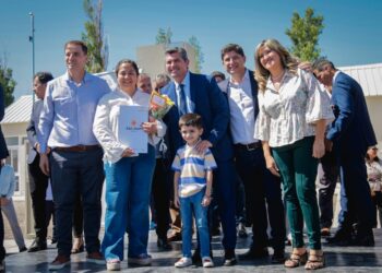 Sueños cumplidos: Marcelo Orrego entregó 32 viviendas en Santa Lucía