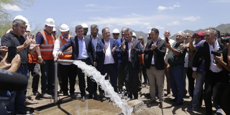 Marcelo Orrego inauguró dos acueductos en Valle Fértil