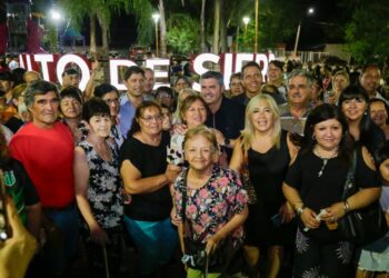 El gobernador Marcelo Orrego habilitó la nueva plaza en Alto de Sierra