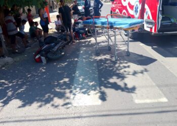 Impactante choque en Chimbas: buscan al motociclista que huyó