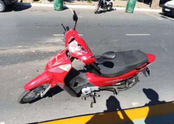 Violento choque en Caucete dejó a un motociclista herido