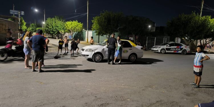 Accidente en Rawson: taxi chocó con un caballo guiado por un menor