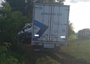 Choque fatal entre dos camiones: hay un muerto y un herido