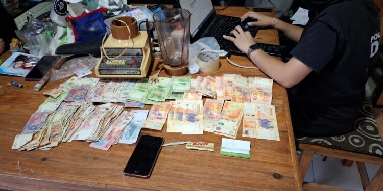 Cuatro detenidos en Rawson tras allanamiento por drogas y objetos robados