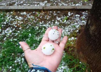 El granizo golpeó con fuerza el Gran San Juan y dejó postales de película