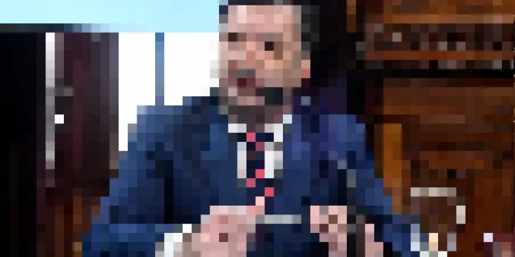 Conocido senador peronista fue detenido en Paraguay con 200 mil dólares