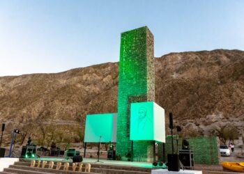 El Monumento a Rivadavia brilla nuevamente para vecinos y turistas