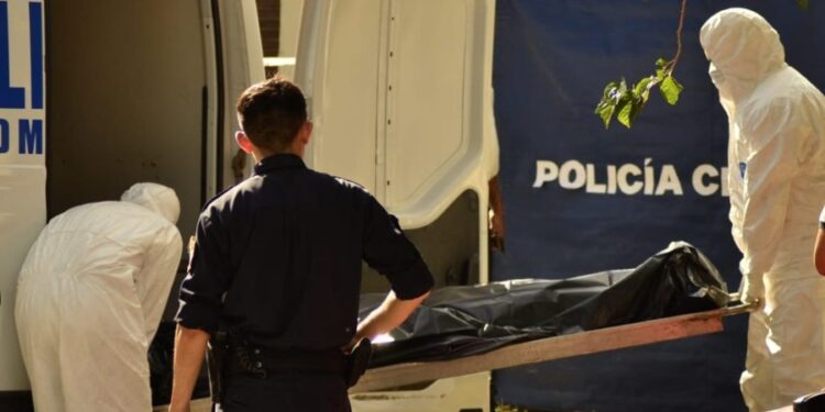 Se encerró en su habitación y lo encontraron sin vida